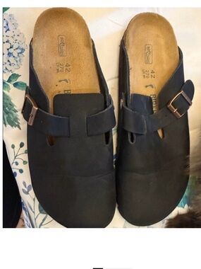 Birkenstock Boston Black leather Mules with Buckle Unisex sz 42